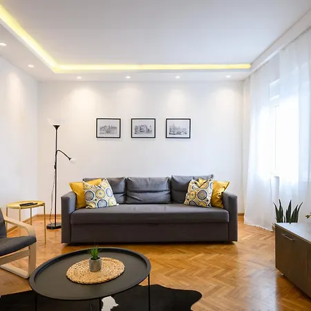 Knez Mihailova Prime Lägenhet